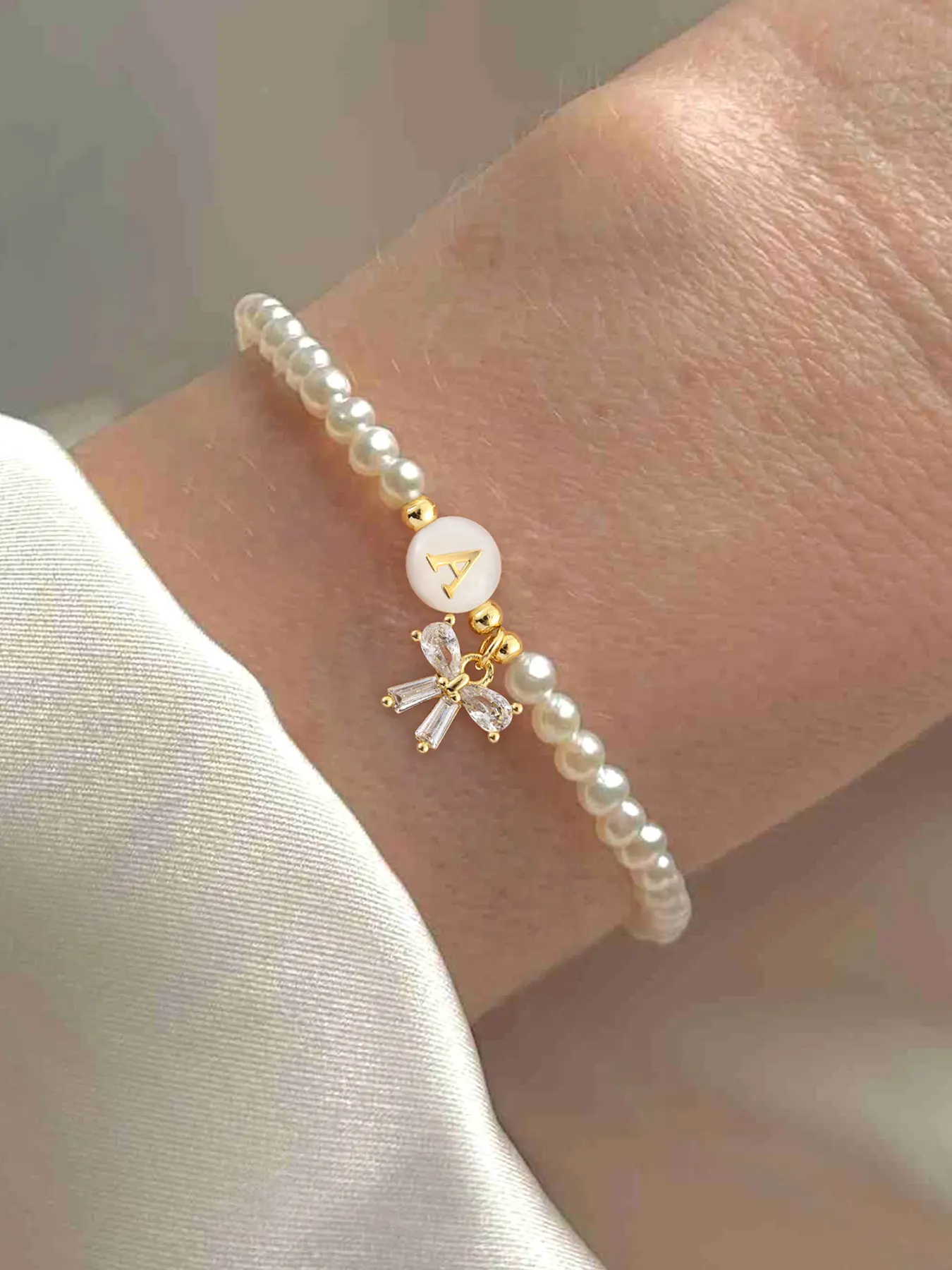 Women's Elegant Faux Pearl Beaded Dainty Crystal Bracelet, Round Letter Crystal Bow Pendant Design, All-Season Fashion Jewelry Accessory, Beaded Bracelets, Exquisite Bracelet, Beautiful Bracelets