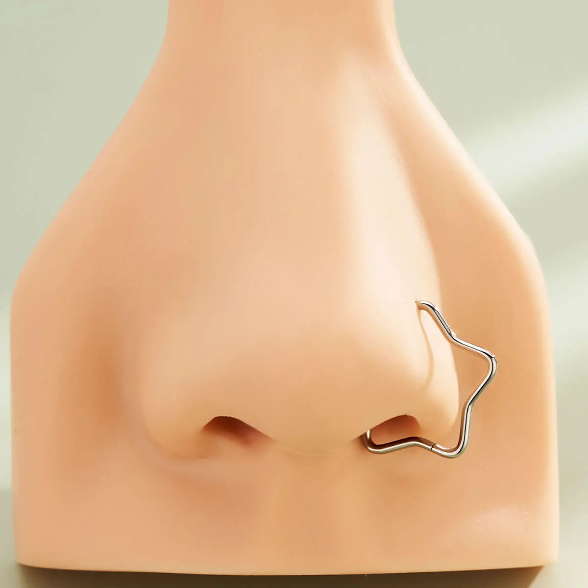 Oufer 18G Implant Grade Titanium Star Hinged Segment Nose Ring Nose Hoop