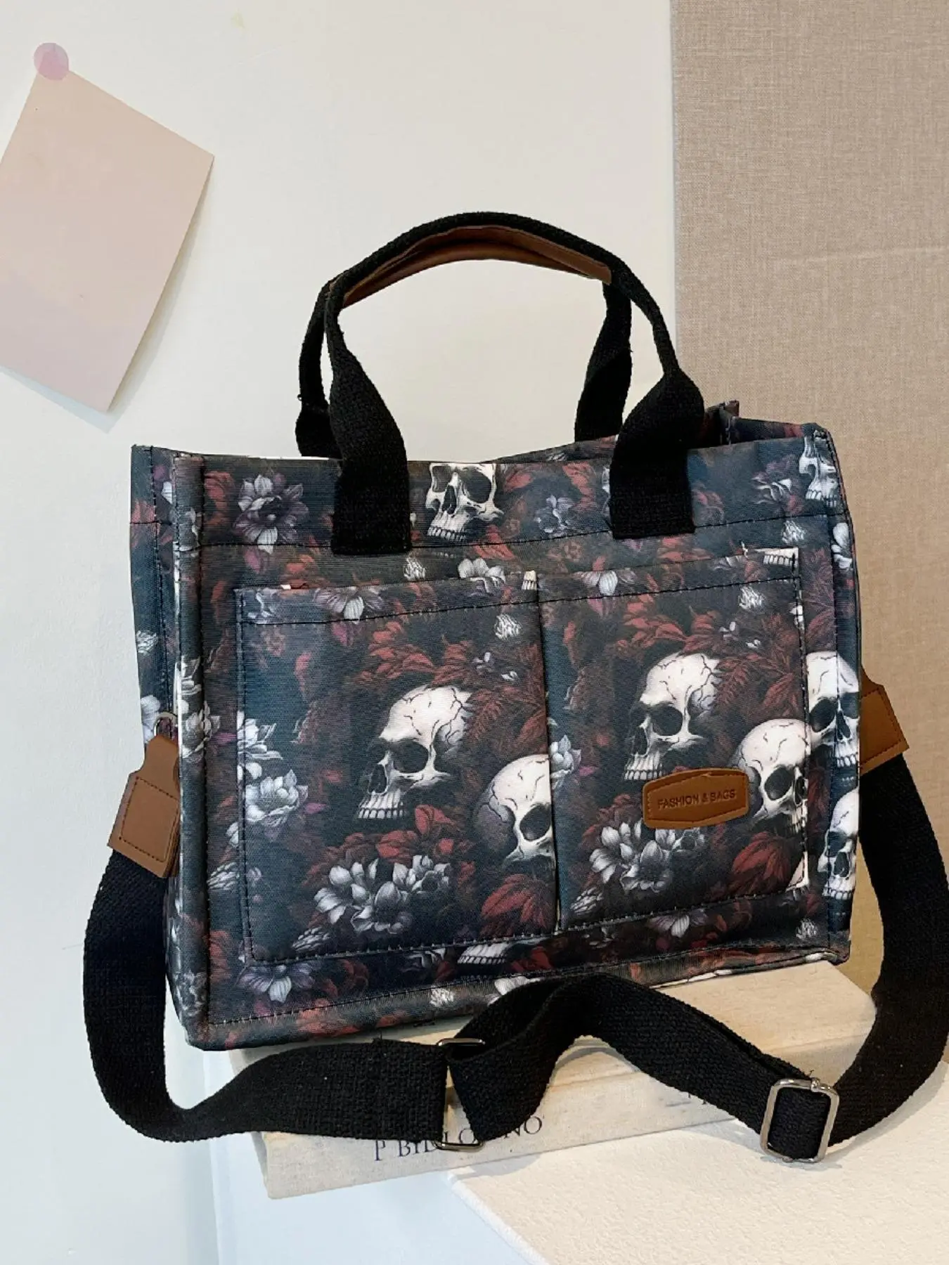 Fashionable and personalized design skull pattern multi pocket tote bag, unisex Halloween daily single shoulder tote bag, Crossbody tote bag, Fashionable Patterned Bag, Fashionable Unique Bags
