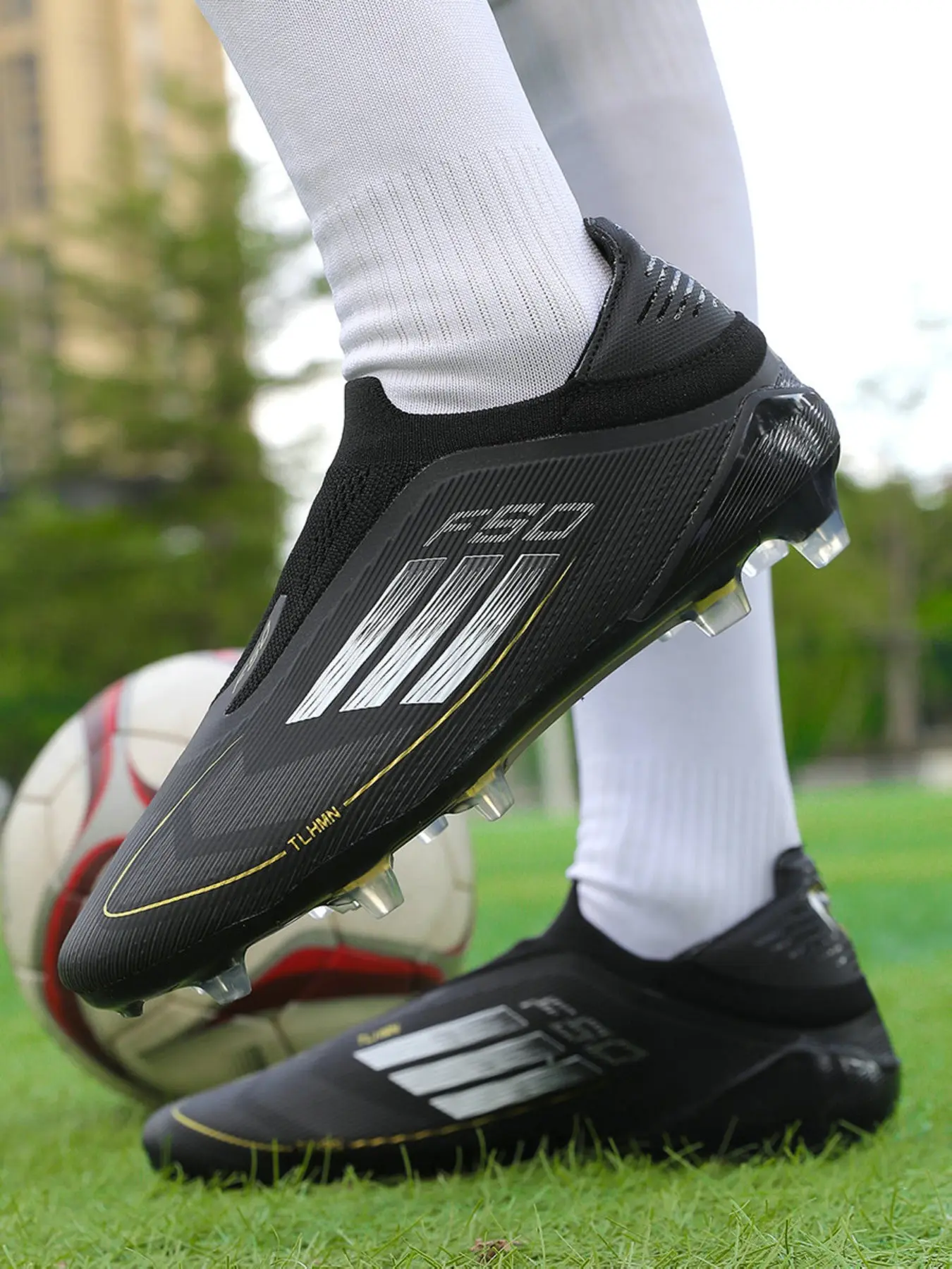 Unisex Laceless Soccer Cleats SLIP-ON, Lightweight Breathable Firm Ground Football Boots, Anti-Slip Professional Outdoor Training Match Athletic Soccer Shoes for Adult Teenagers, Gradient Fashion Design, Sports Shoes