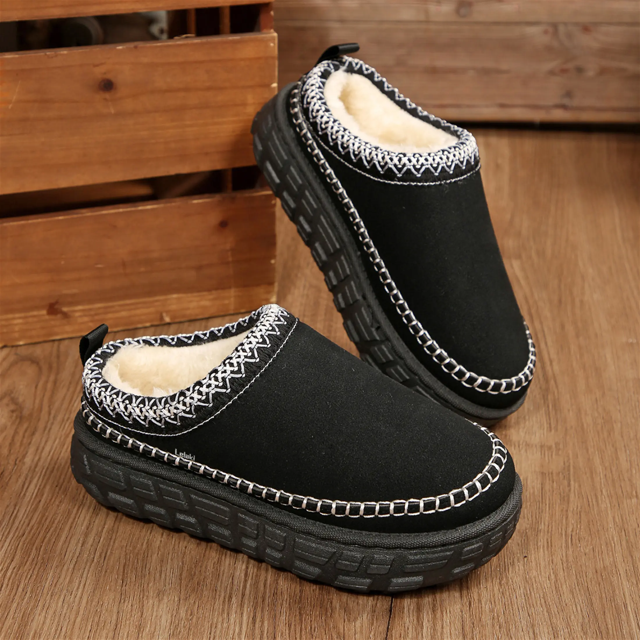 Plush Fleece-Lined Platform Slippers for Women Trendy Chunky Sole Clogs Winter Mini Snow Boots Warm & Stylish Indoor Outdoor Shoes for Cold Days