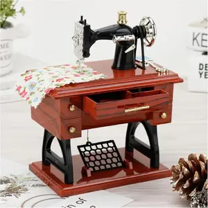 Vintage Mini Sewing Machine Music Box – European Retro Clockwork Design, Decorative Desk Ornament for Birthday Gifts