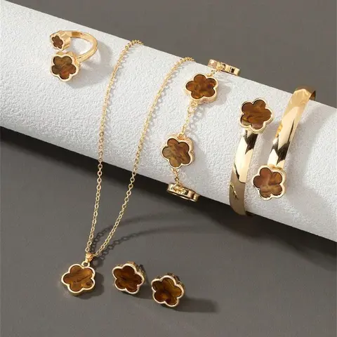 Women Jewelry Set, Lucky Clover Design, Includes Pendant Necklace, Bracelet, Earrings, Ring & Bangle, Perfect Gift Idea, Fashionable Jewelry Set, Elegant Jewelry Set, Matching Jewelry Set, Jewellery Gift Set
