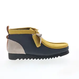 Clarks Wallabee 2 FTRE 26178276 Mens Yellow Suede Lace Up Chukkas Boots