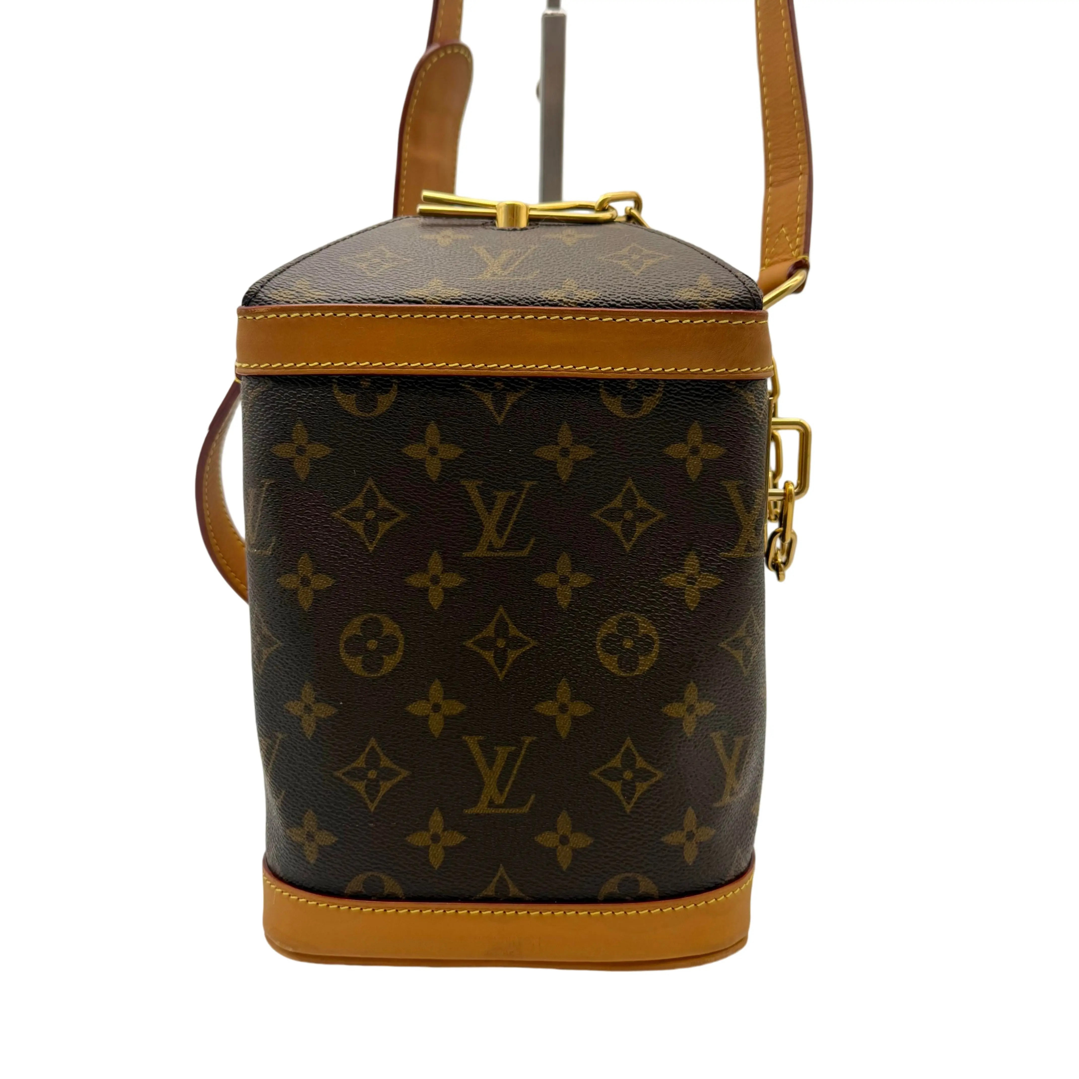 Pre-owned Louis Vuitton Monogram Canvas Cannes Bucket Bag Classic Crossbody Shoulder Handbag, Ideal for Casual Outings, Complements Any Outfit, Durable and Elegant