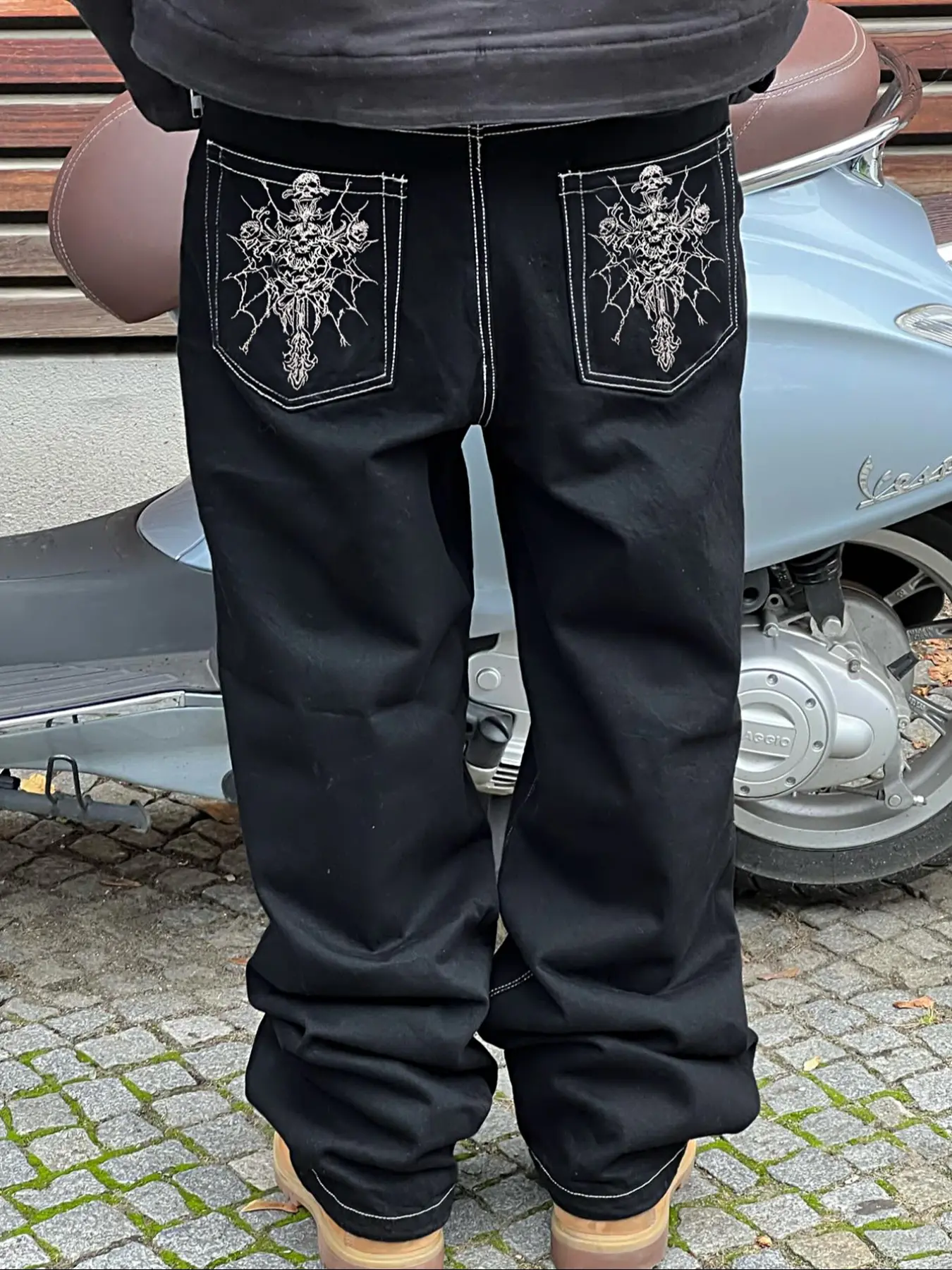 Men's Casual Loose Denim Jeans with Pockets, Trendy Skeleton Embroidery Design, Versatile Jeans for All Seasons