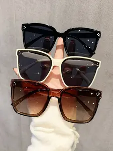 Women's Large Frame Sunglasses Set, Vintage Classic Decorative Style, Ideal Beach Vacation Accessory, Fashionable and Elegant