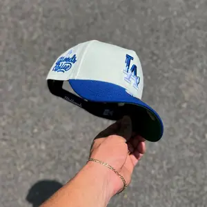 New Era LA Fitted Cap – Cream & Royal Blue Dodgers Script Side Patch Hat with Green Undervisor