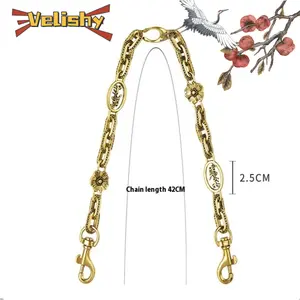 1Pc Shining Cartoon Keychain Bag Chain Colorful Fashion Car Key Chain Metal Key Ring Exquisite Gifts Souvenirs Car Pendant