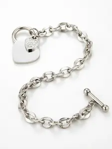 A heart-shaped pendant bracelet, Stainless Steel Bracelet, Stainless Steel Wrist, is the perfect Mother's Day gift for mothers, a great gift for couples, and an excellent choice for everyday wear.