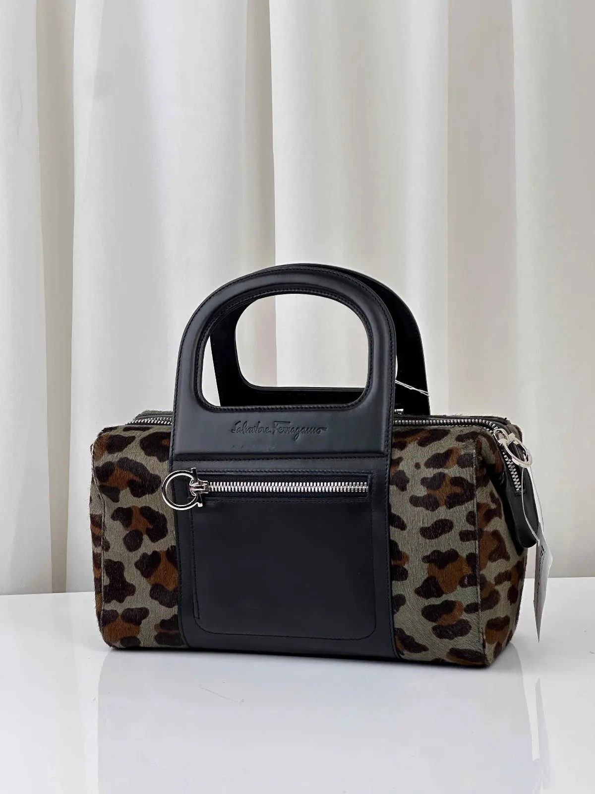 Pre-owned SALVATORE FERRAGAMO As Shown Shoulder Bags Ferragamo handbag, calfskin leather MR24062026B710