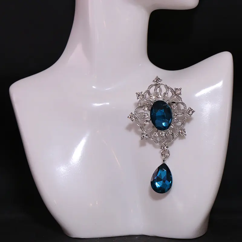 Women's Vintage Elegant Rhinestone Flower Brooch - Sparkling Crystal Lapel Pin, Fashion Accessory for Party Dresses