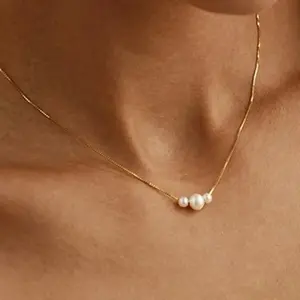 Minimalist 3 Pearl Necklace Gold Box Chain Dainty Floating Pearls Choker Old Money Aesthetic Jewelry Wedding Bridal Daily Commute Birthday Gift
