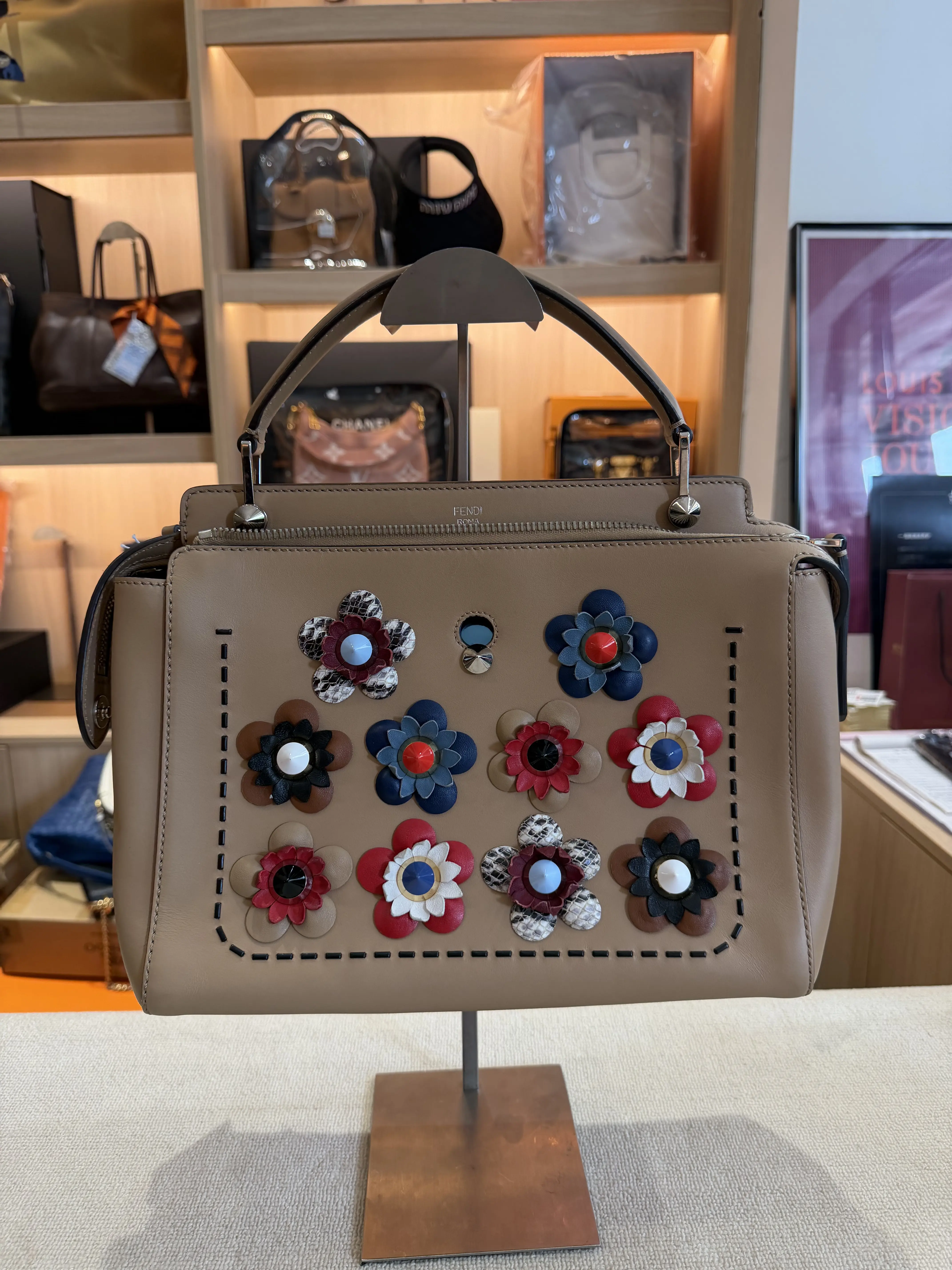 Pre-owned FENDI Dotcom Top Handle Bag 3D Flower Appliqués, Flower Motif, Practical Use, Shoulder Carry Option