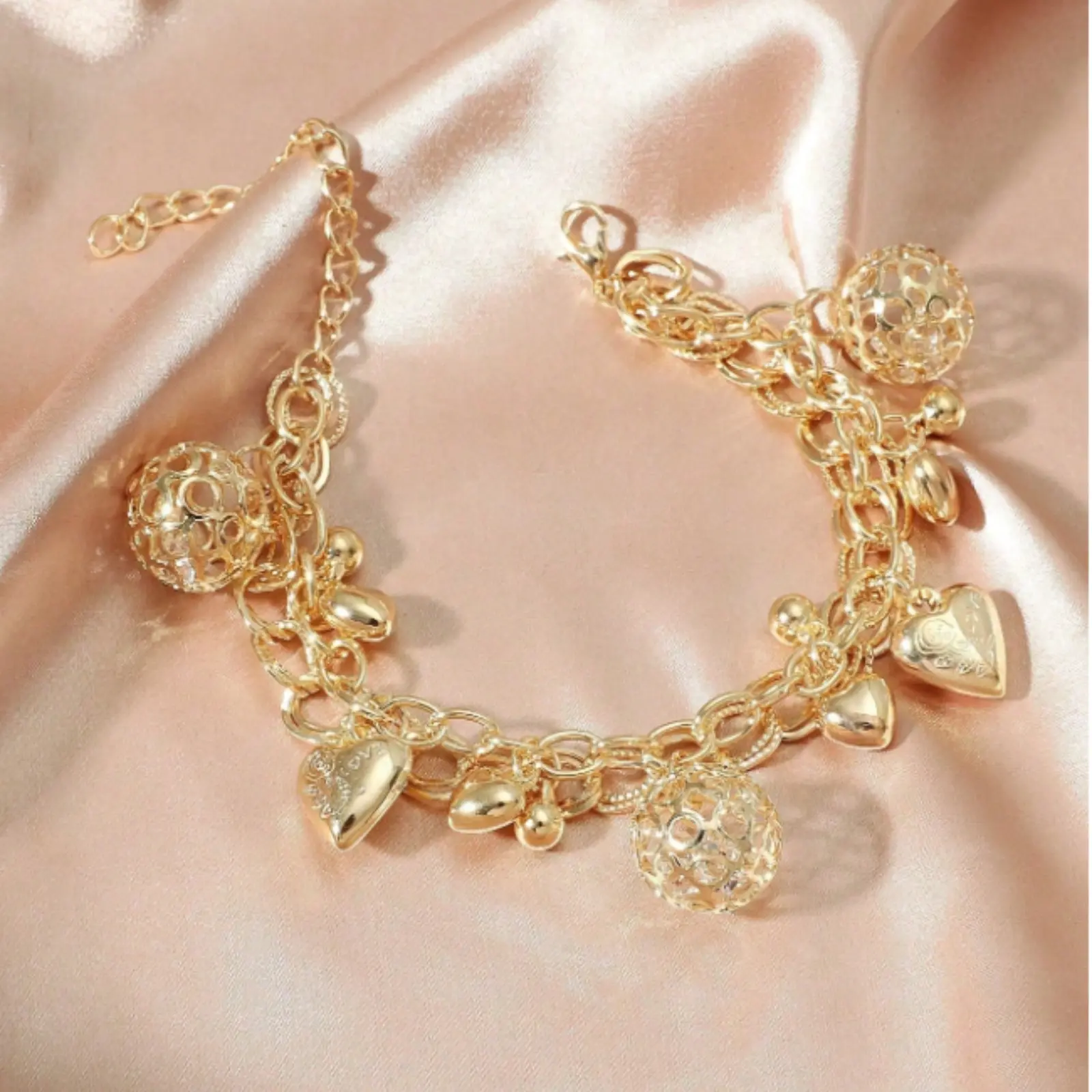 Metal alloy heart ball pendant bracelet, holiday jewelry gift or daily wear for womenMetal alloy heart ball pendant bracelet, holiday jewelry gift or daily wear for women