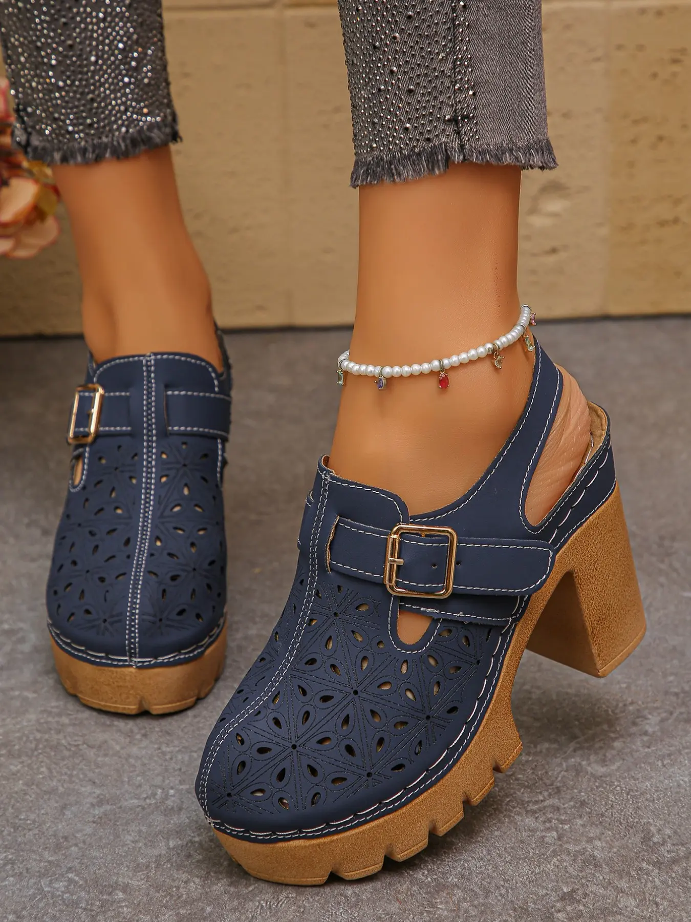 Women's Retro Hollow Out Fashionable Platform Sandals, Chic Summer Footwear, PU Leather, Rubber Sole, Adjustable Metal Buckle, Breathable, Waterproof, Perfect for Office & Beach, Summer
