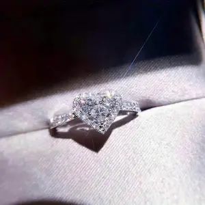 1pc Elegant Women'S Jewelry Featuring a Sparkling Synthetic Synthetic Zircon​​ Heart Ring, Perfect for Brides, Weddings, Engagements, Parties, Birthdays, Anniversaries, Christmas, And Valentine'S Day Gifts for Women Or Girlfriends