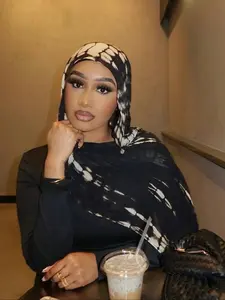 Women's Hijab Bohemian Style Crocodile Print Headscarf, Animal Print Sunscreen Scarf, Elegant Multifunctional Shawl, Daily Wear with Headband and Veil