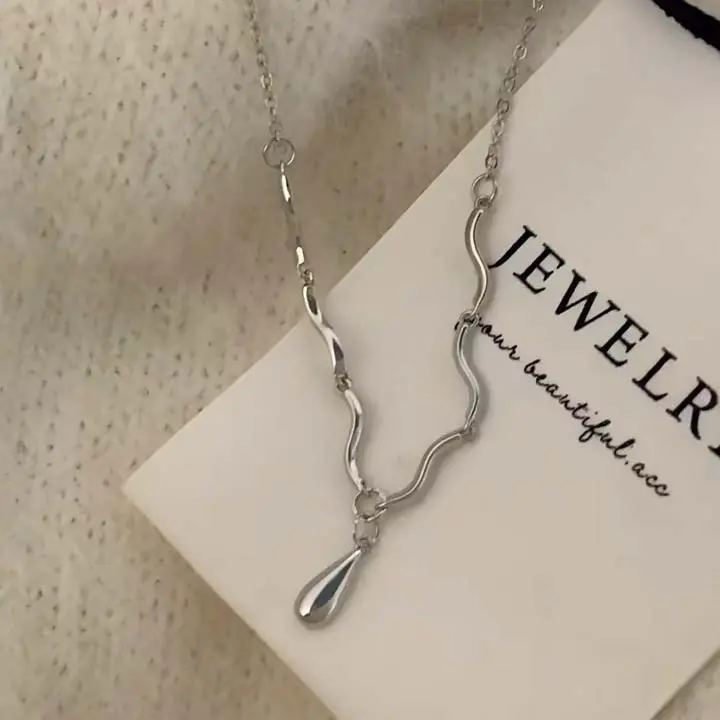 Women's Adjustable Silver Water Drop Wave Artificial Gemstone Necklace, Minimalist Daily Wear Jewelry for Casual, Birthday, Beach, Graduation Gifts