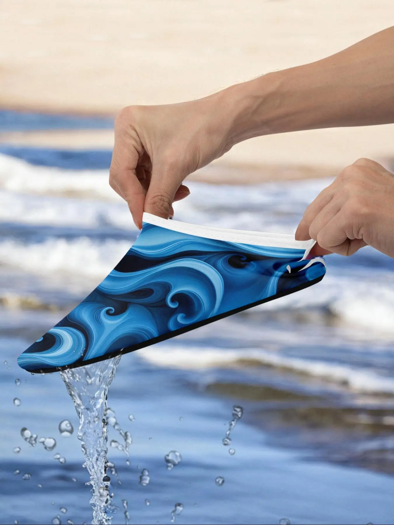 Men's Random Ocean Print Water Quick-dry Slides, Casual Comfortable Non-slip Beach Slippers, Barefoot Beach Aqua Socks Swim Shoes for Men