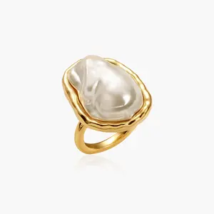 en route Wonder Pearl Ring in Gold, Glass Pearl Detail with Sleek Design, Perfect for Everyday Wear & Chic Layered Looks