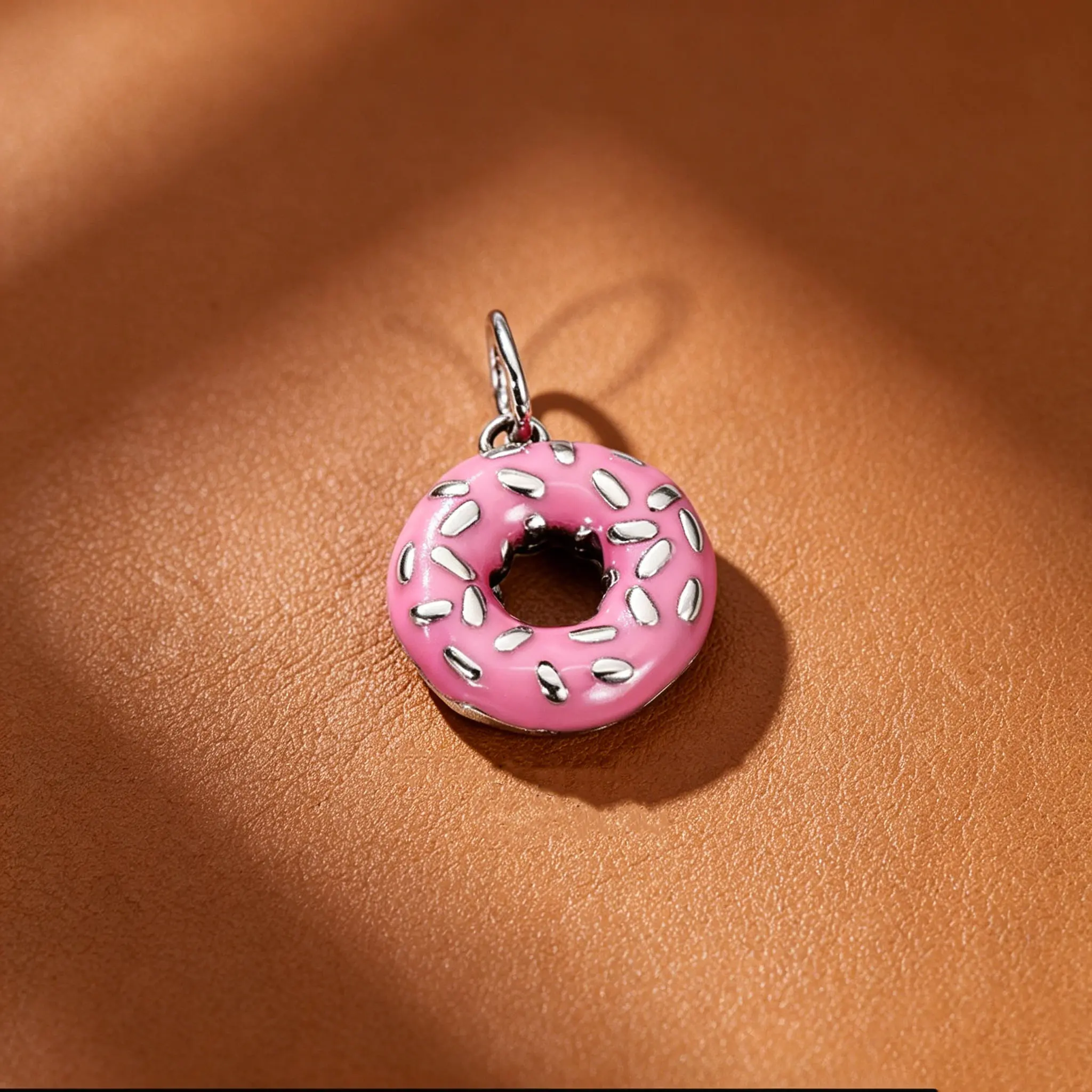Female 1pc Silver-Plated Enamel Frosted Donut Design Charm - Vintage Virgin of Guadalupe Metal Coating Charm for European Bracelets, Necklaces, Evening Jewelry, Women's Birthday Gift, 1 Pc, Retro, Decorative Charm Gift, Faith Jewelry