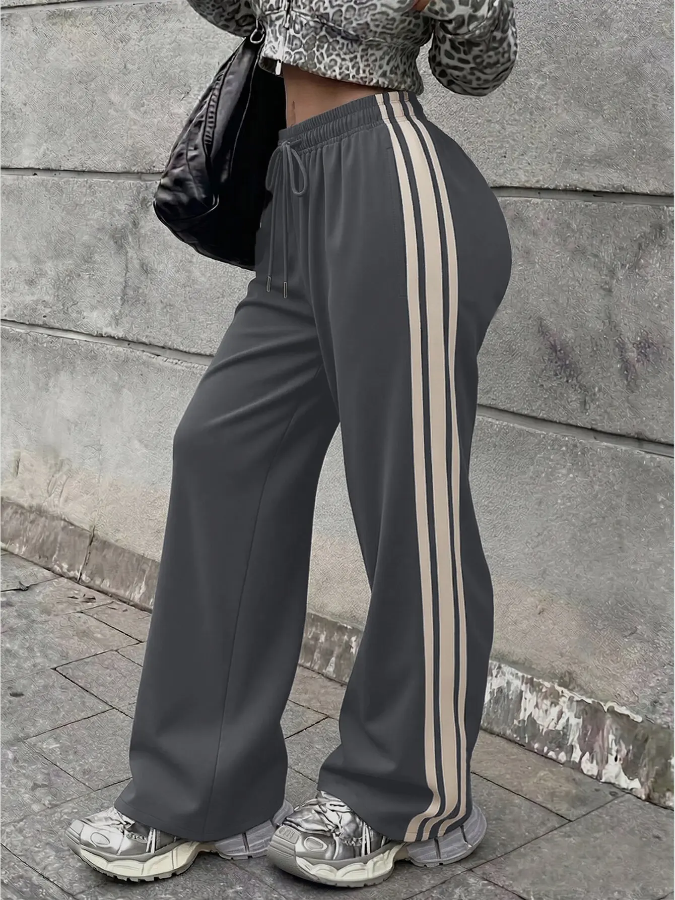 Women’s long pants for spring/autumn, vintage deep gray striped wide-leg jogging pants; summer casual elastic-waist loose straight sports pants, Y2K stripes Womenswear
