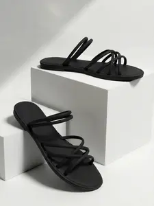 Stylish Flat Sandals for Women, Woven Strap Design with Buckle, Perfect Summer Footwear for Comfort and Fashion