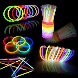 Fluorescent Stick Party Set, 100 Fluorescent Sticks Pack, 100 Connectors, 1-7 Colors, Neon Fluorescent Stick Set for Halloween Decorations, Party Favor