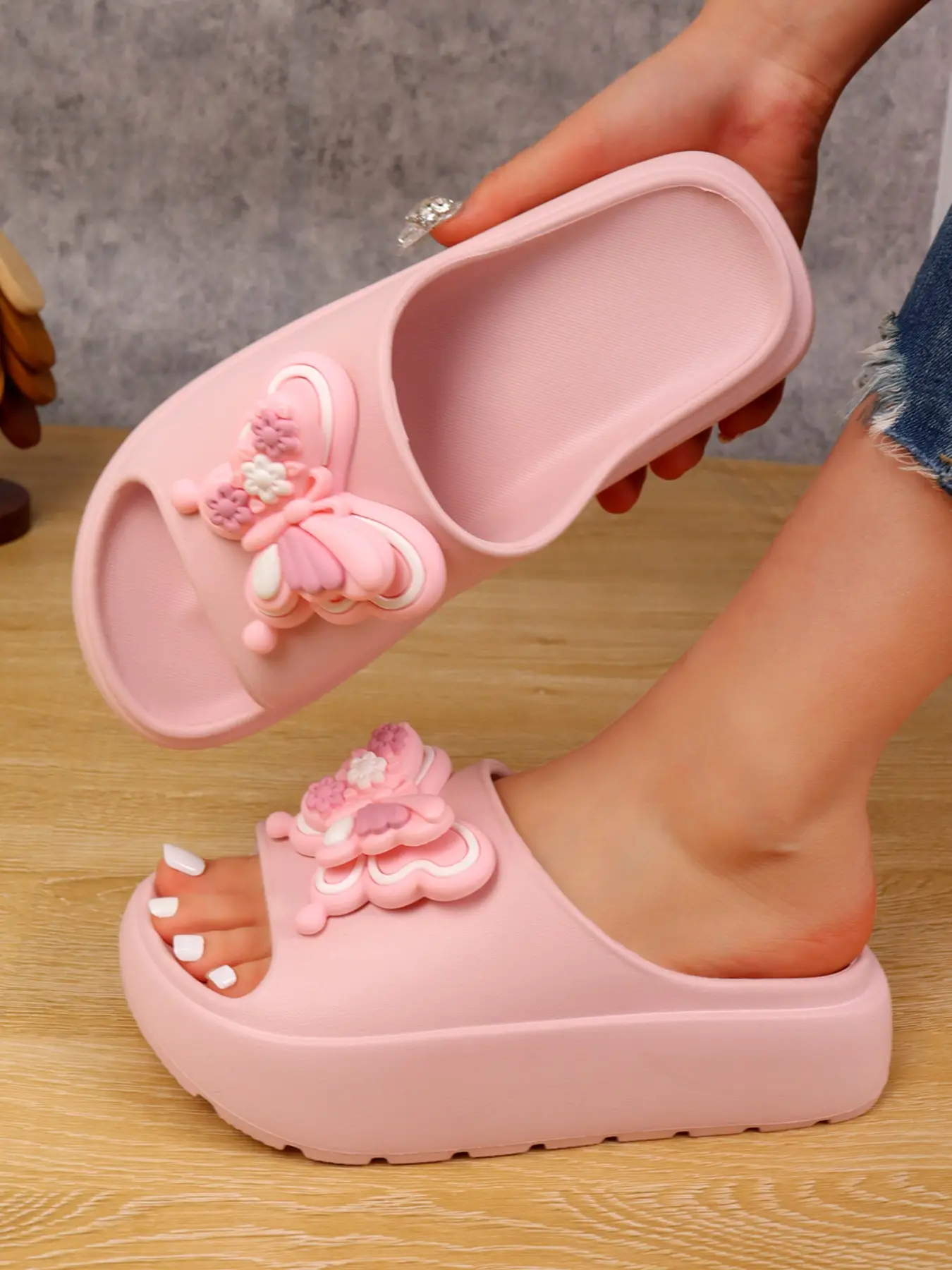Women's Summer New Cartoon Butterfly Pattern Sandals, Elegant Thick Sole Flip Flops, Comfortable Lightweight, Summer Outdoor Footwear, Ideal for Outdoor, Garden, Beach, Butterfly Decorated Wing Design Slides, Outdoor Summer Slippers