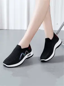 Ladies' casual sports shoes with a woven mesh upper that is breathable and comfortable. The one foot style is easy to put on and take off, suitable for daily commuting, outdoor leisure, running, fitness, hiking and other sports scenes