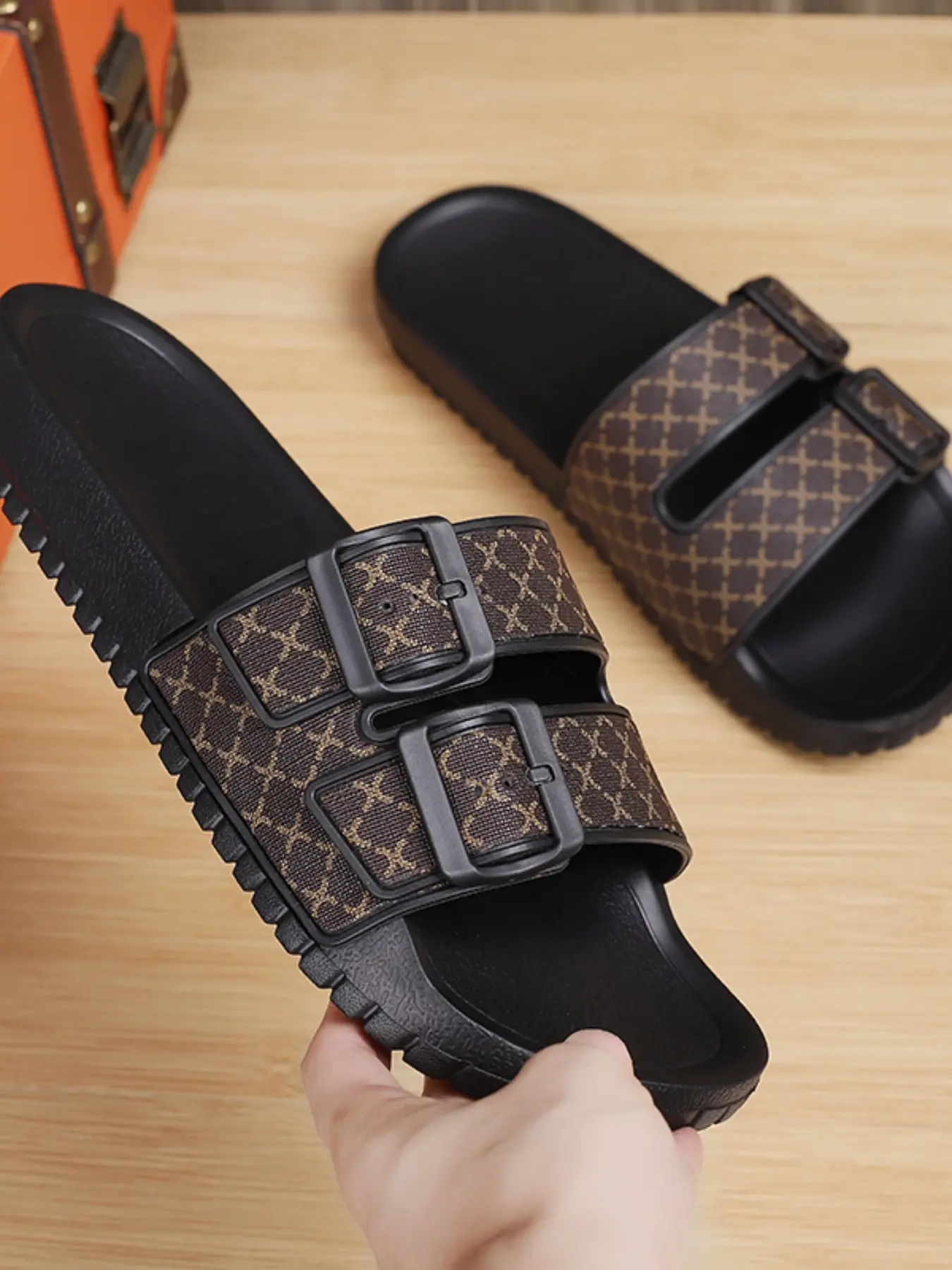 Men's Summer Slip-On Shoes, Trendy Style Soft Sole Sandals for Indoor and Outdoor, Ultra-Comfortable Footwear, Fashionable Soft Slippers
