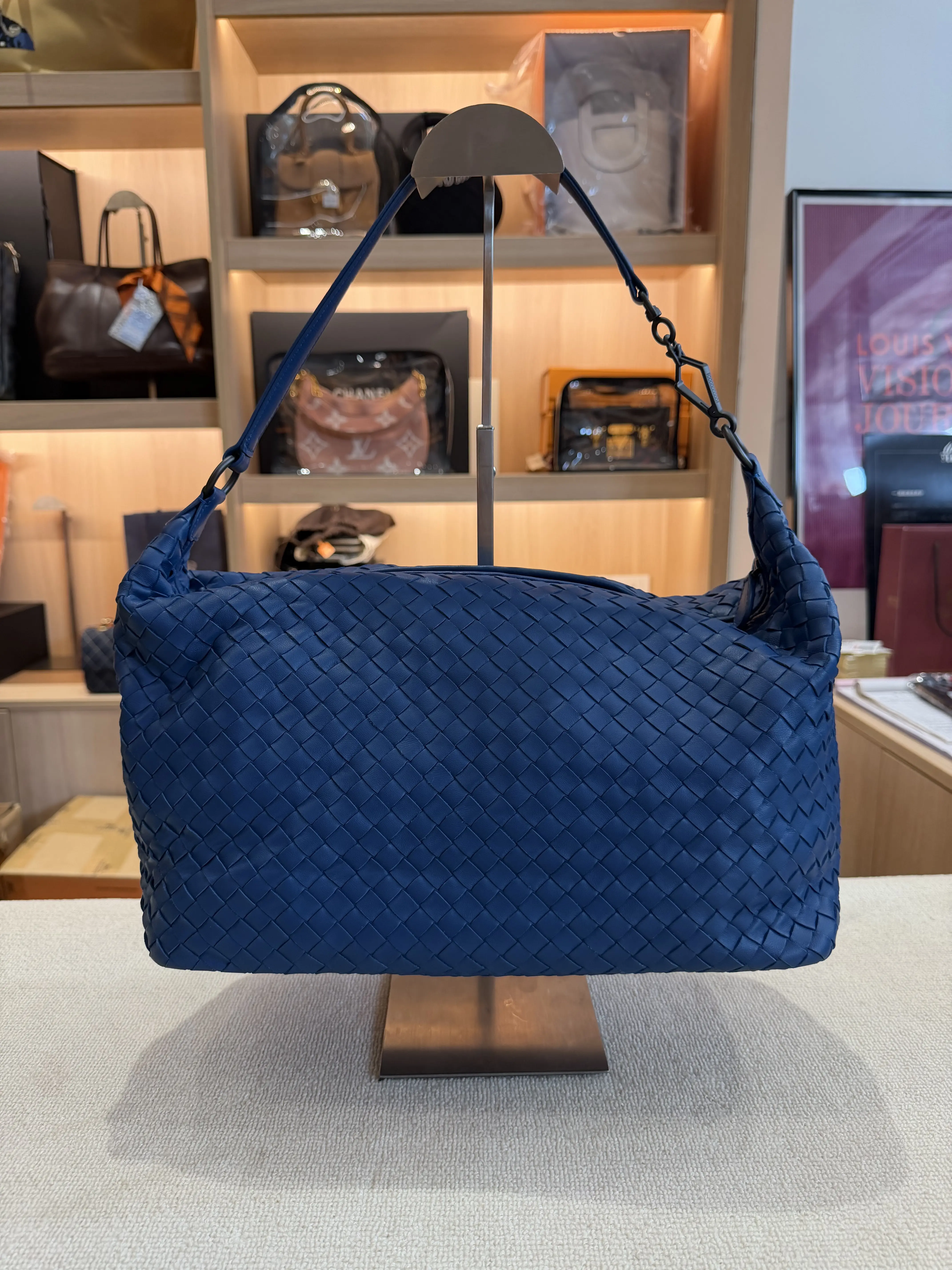 Pre-owned BOTTEGA VENETA Large Navy Blue Intrecciato Leather Hobo Bag (Pre Loved Luxury Leather Bag for Women)