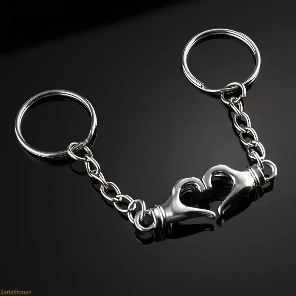 Minimalist Design Stylish Couple Keychains - Interlocking "Key of Love" Pendants, Suitable for Bags and Backpacks, Minimalist Design Keychain, Stylish Keychain