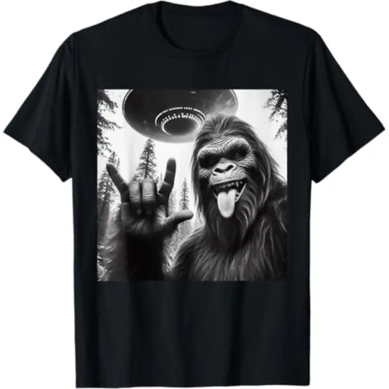 100% Cotton Funny Sasquatch Bigfoot Rock On Selfie With UFO Alien T-Shirt