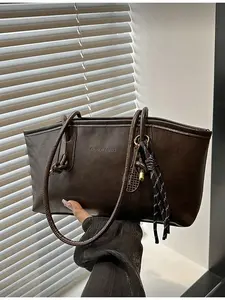 Women's Vintage Quilted PU Bowling Bag with Zipper Closure Large Capacity Tote Crossbody Bag for Daily Office Use Autumn Winter Fashion Retro Handbag Stylish Versatile Bag Everyday Bags Fashionable Casual Bag