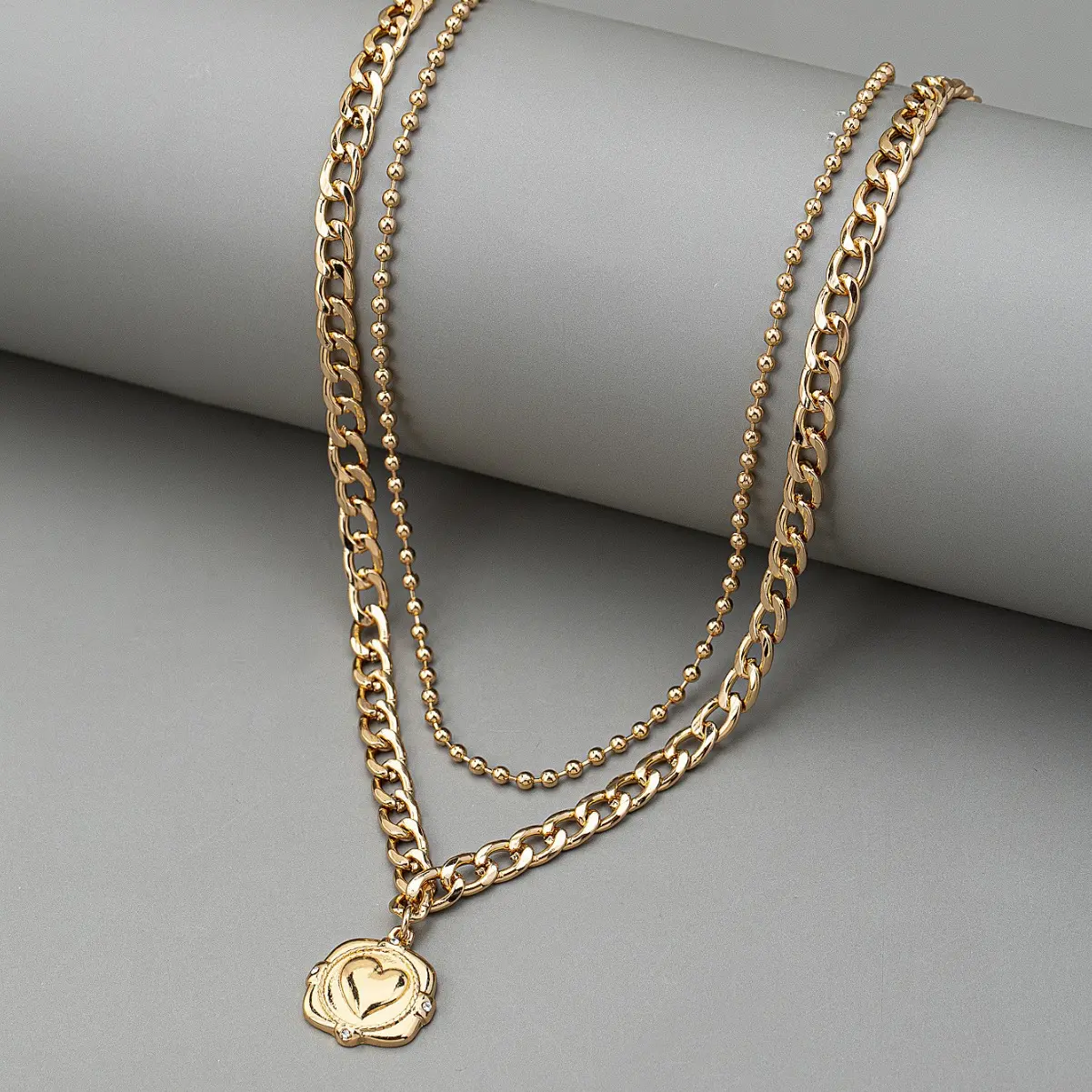 Women's Double-Layer Heart-Shaped Metal Pendant Collarbone Chain - Versatile High-End Heart Holder, Metallic Gold, Gold Statement, 1-Size Chain Jewelry Necklace, Heart Holder Necklaces, Metallic Gold Necklaces
