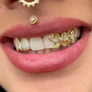 2Pcs Hip Hop Golden Grillz Tooth Jewelry Copper Inlaid Zircon Hollow Flower for Men Women Valentine Gift Daily Wearable
