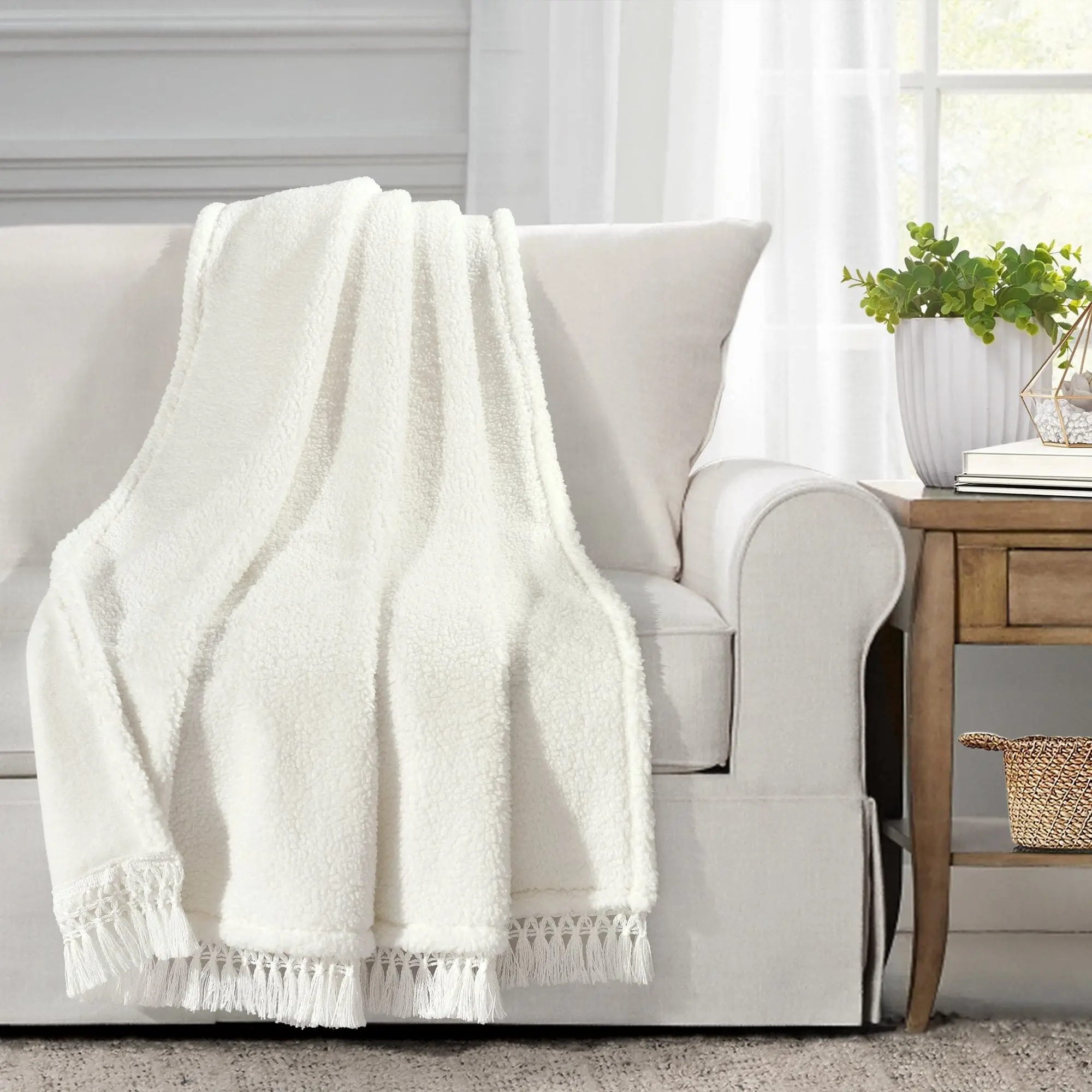 Lush Decor Traditional Sherpa Tassel Fringe Blanket - Soft Reversible Throw, Blanket for Couch, Machine Washable, Ideal for Couch Cuddle & Room Coziness