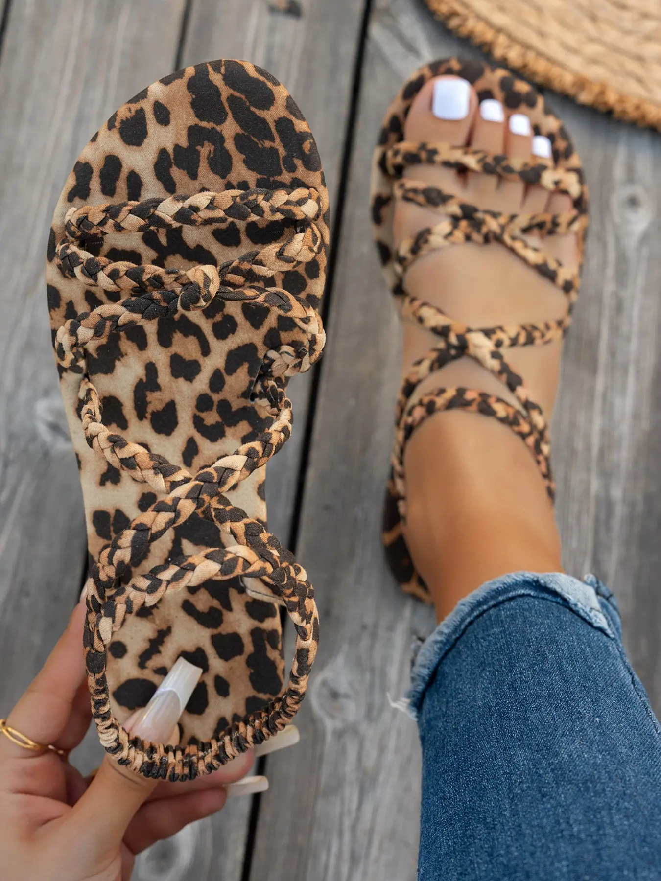 Women's Fashion Leopard Print Flat Sandals, Cross Strap Design, Comfy Strappy Sandals, Comfortable Versatile Beach Casual Shoes for Indoor Outdoor Vacation Beach