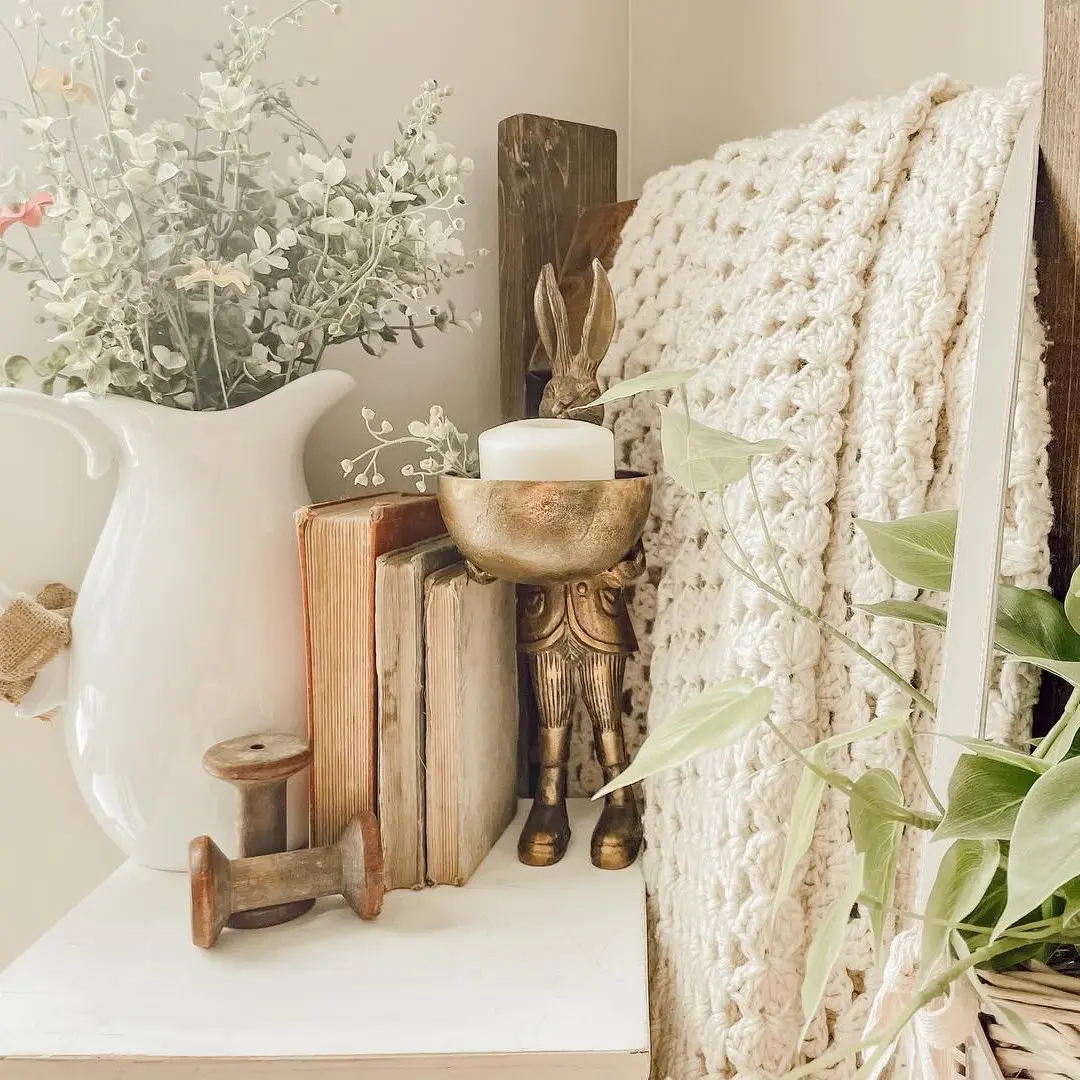 Standing Rabbit with Display Bowl