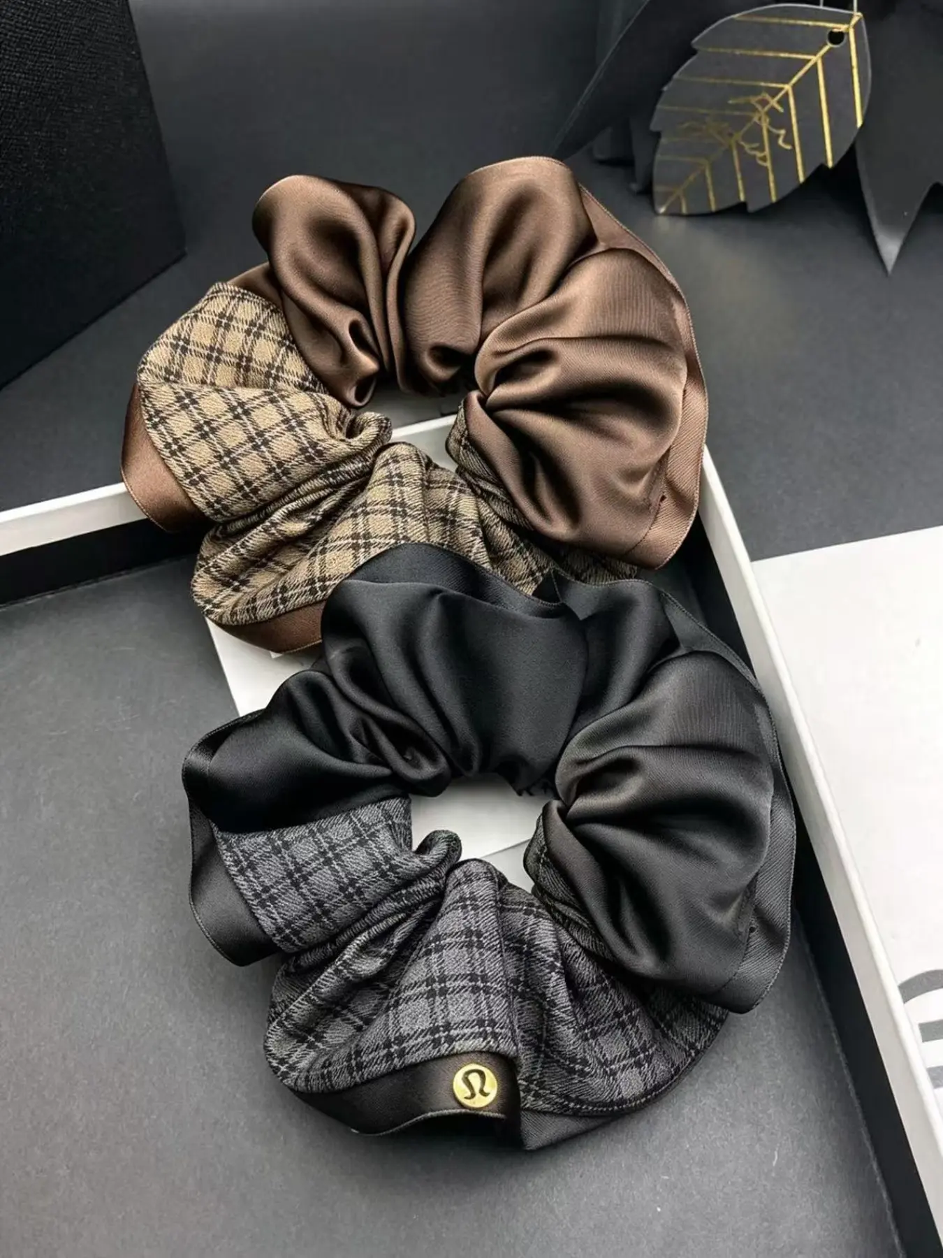 2PCS 16cm Over size Plaid Hair Tie High-End Satin Pleated Scrunchies, Jointed Pattern Cloth Patchwork Color block Hair Scrunchies Elegant British Style French Style Fabric Braided Headband Ponytail Holder for Women Lady Girl Mon Girlfriend Present Gift