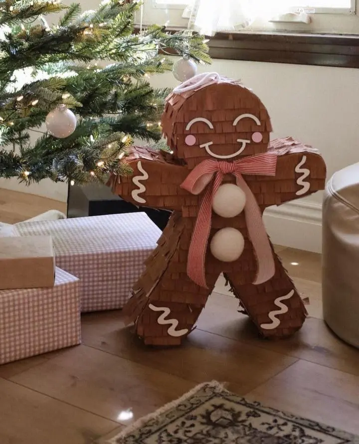 🍪 Gingerbread Man Piñata – Handmade Christmas Party Decoration & Candy Holder