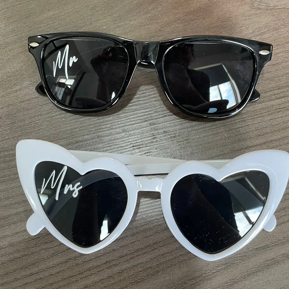 2pcs Bride/Groom Mr/Mrs White & Black Glasses Photo Props Wedding Decor Bridal Shower Party Supplies Party Accessories Groom Bride To Be Gift