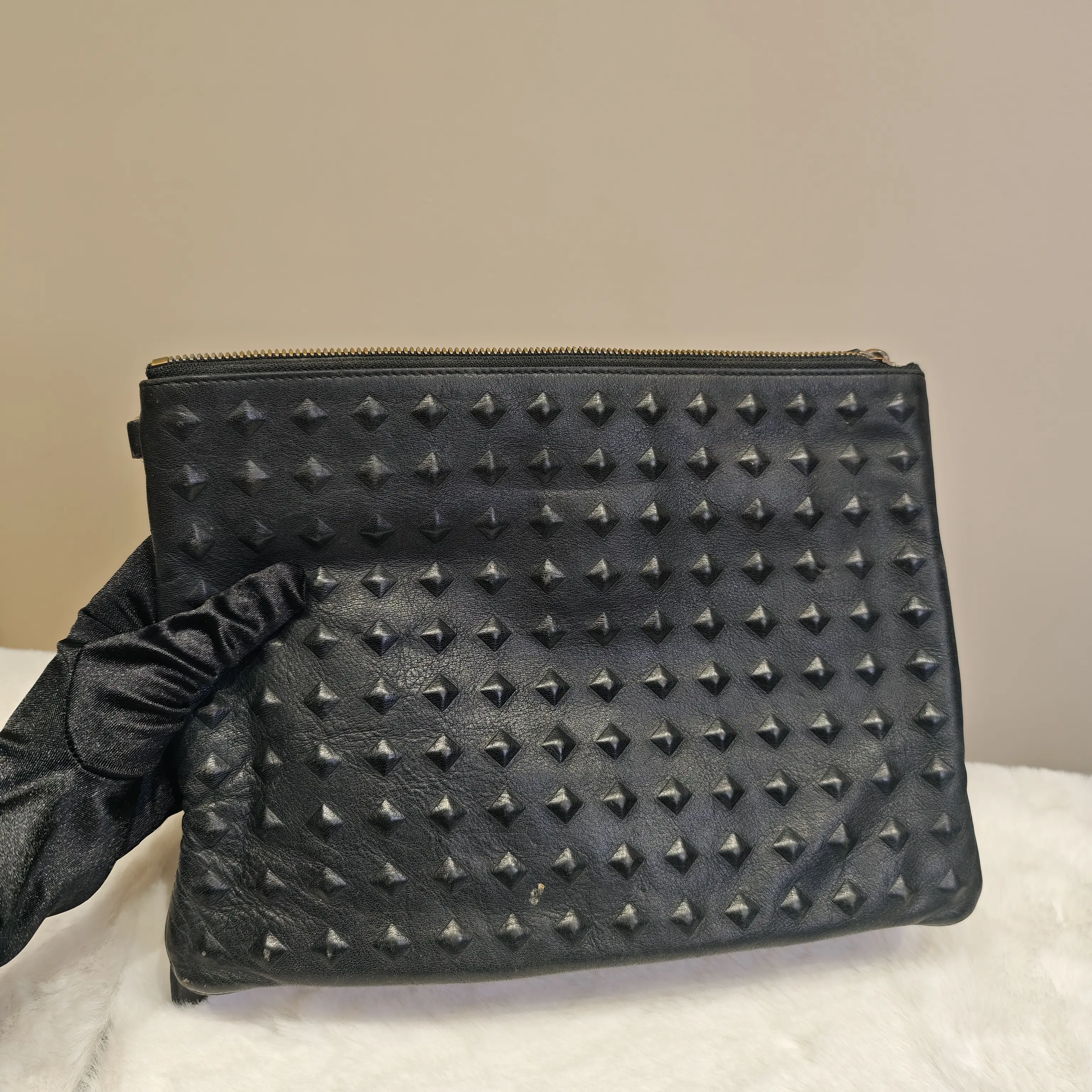 Pre-owned MCM studded top handle bag 71072