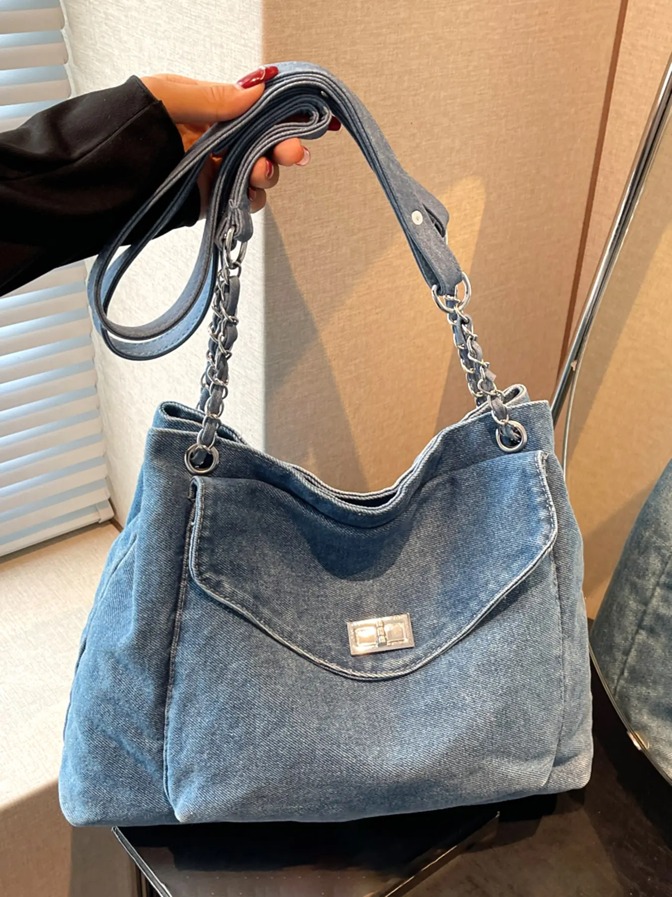 Retro denim underarm bag, with old washed chain shoulder strap design, fashionable and versatile, a must-have for daily wear, suitable for students and office workers for daily commuting, shopping, etc., Denim Shoulder Purse, Denim Shoulder Satchel