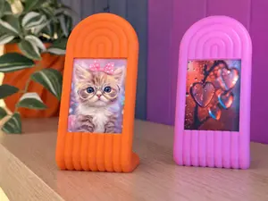 Round Instax Mini Photo Frame, Modern Curved Desk Decor, Polaroid Holder (54 x 86 mm)