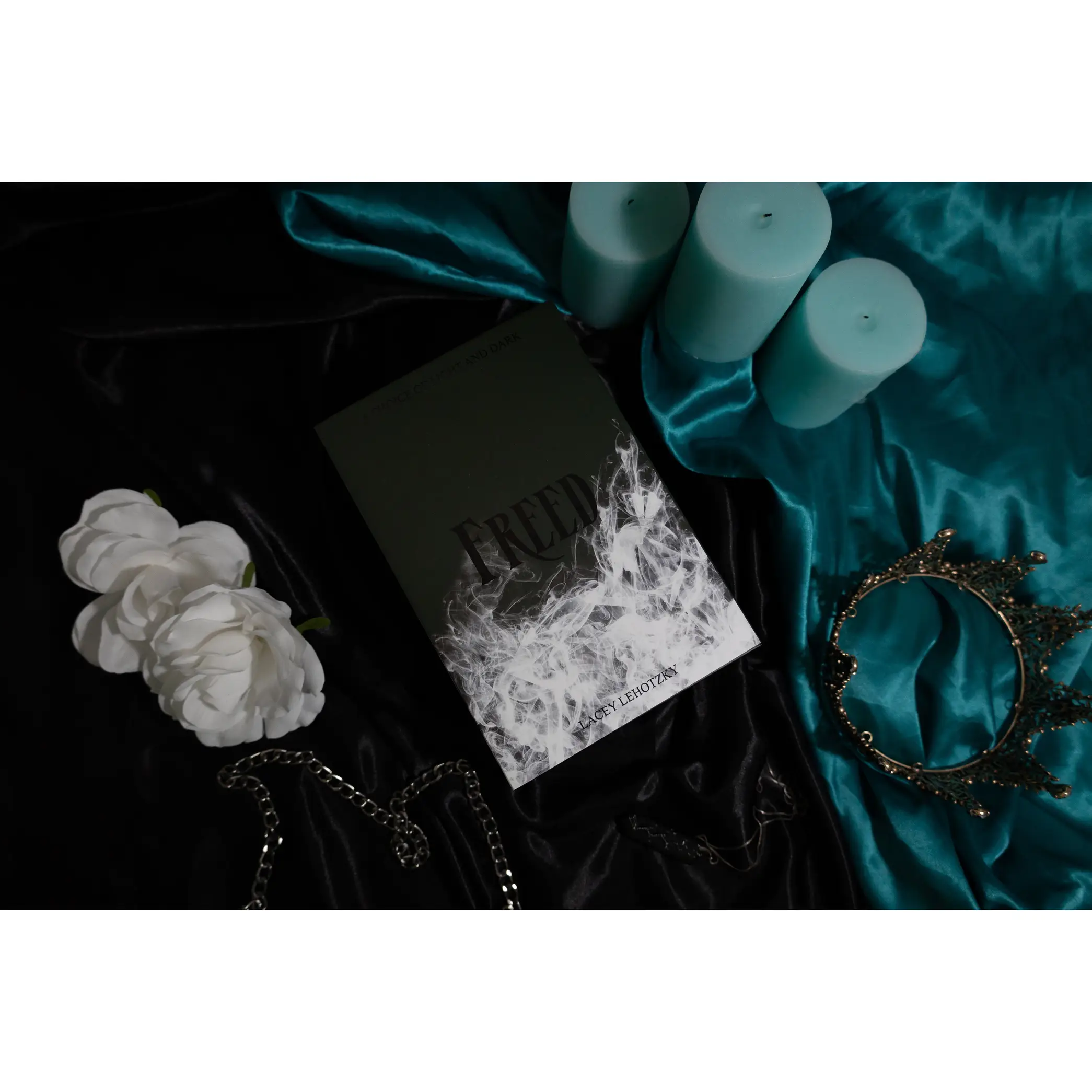 Freed Luxe Edition - A Choice of Light and Dark