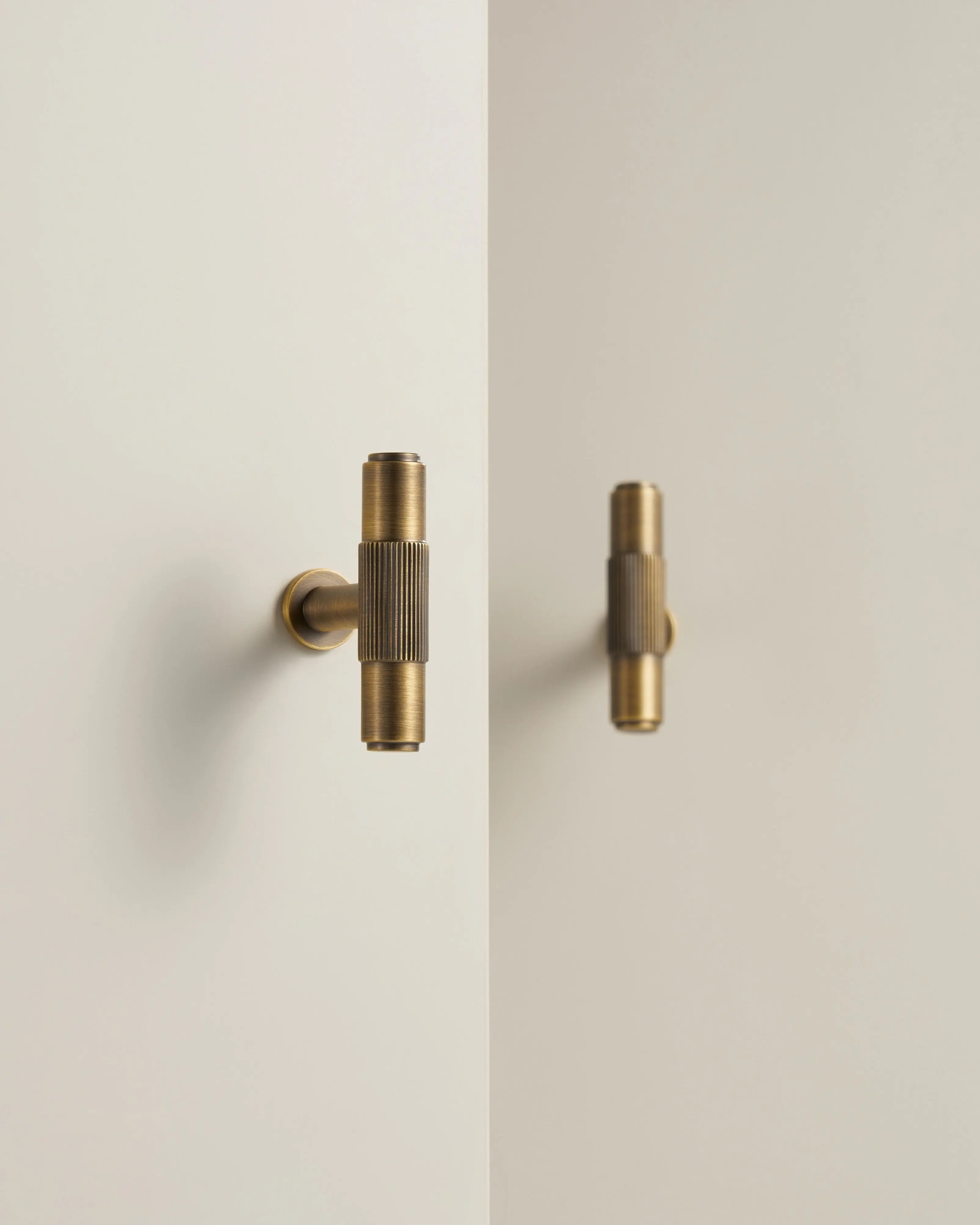 GRAMERCY FLUTED T-KNOB COLLECTION