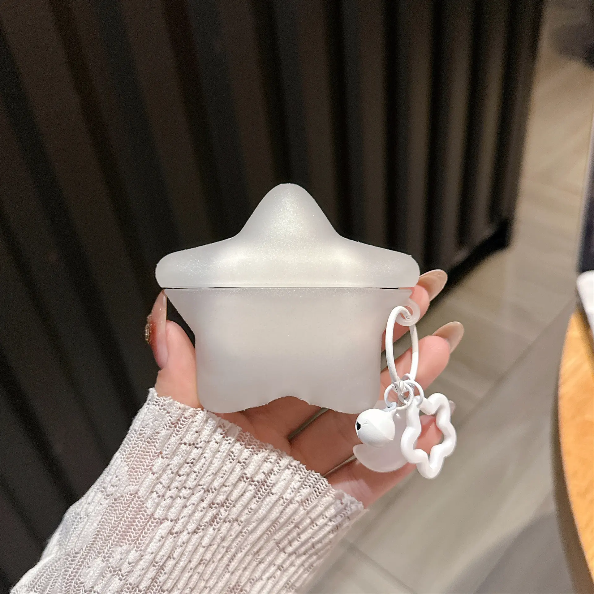 1 piece of star shaped headphone protective case, anti drop and durable silicone case, Apple headphone case, Compatible with airpods, suitable for AirPods 1/2/3/4/pro/pro 2/pro 3